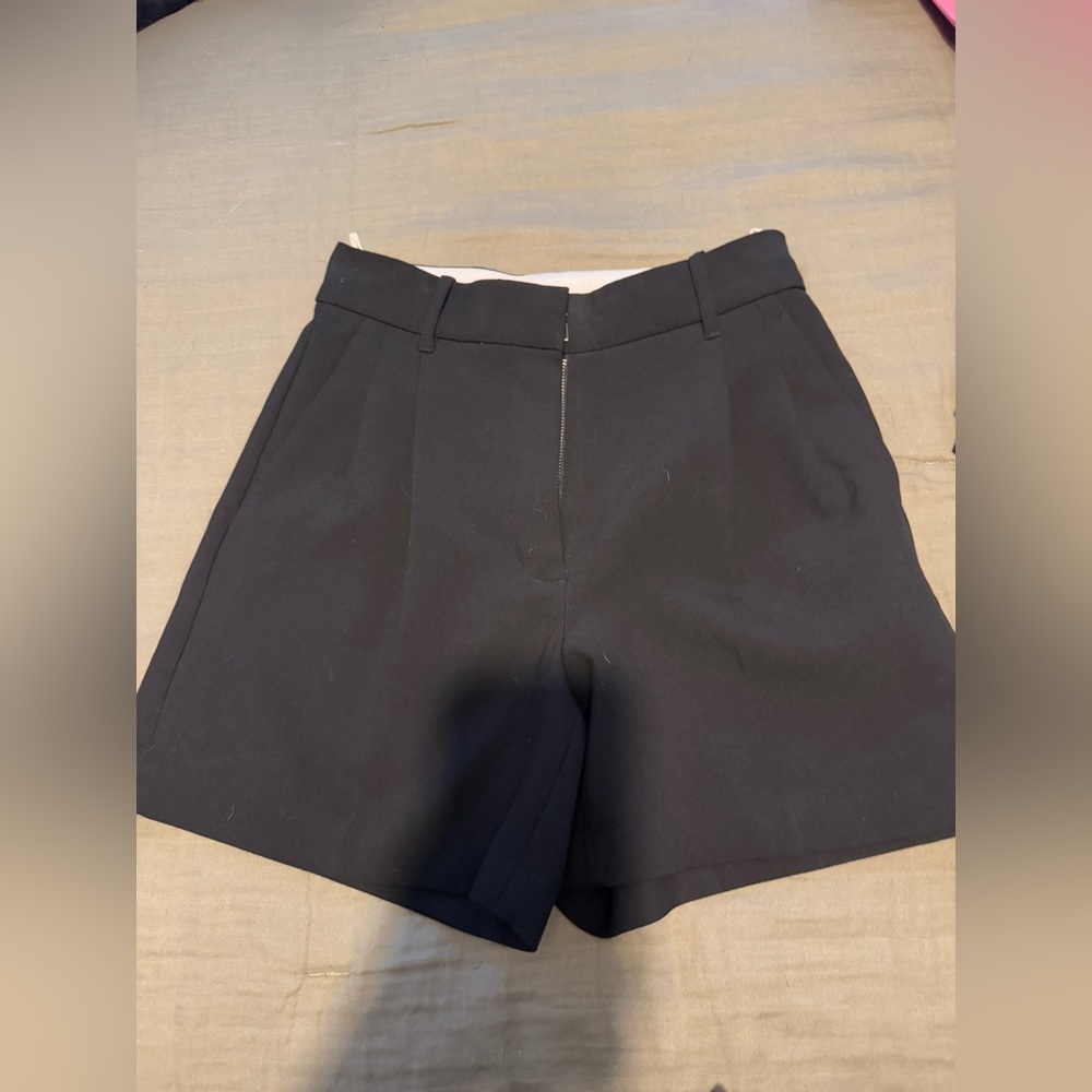 Aritzia Effortless Shorts